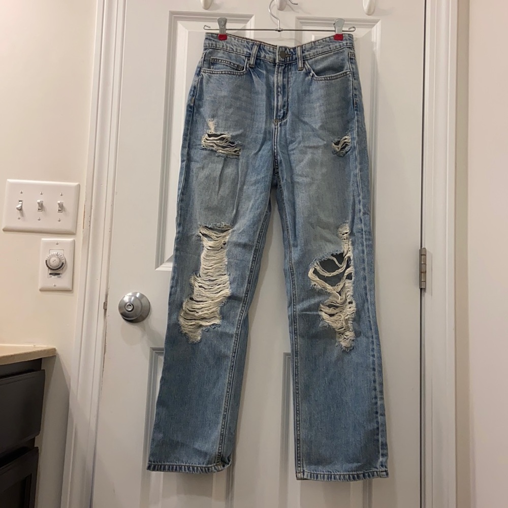 New light blue FashionNova “Sunday Brunch 90’s Distressed Boyfriend Jeans”size 5